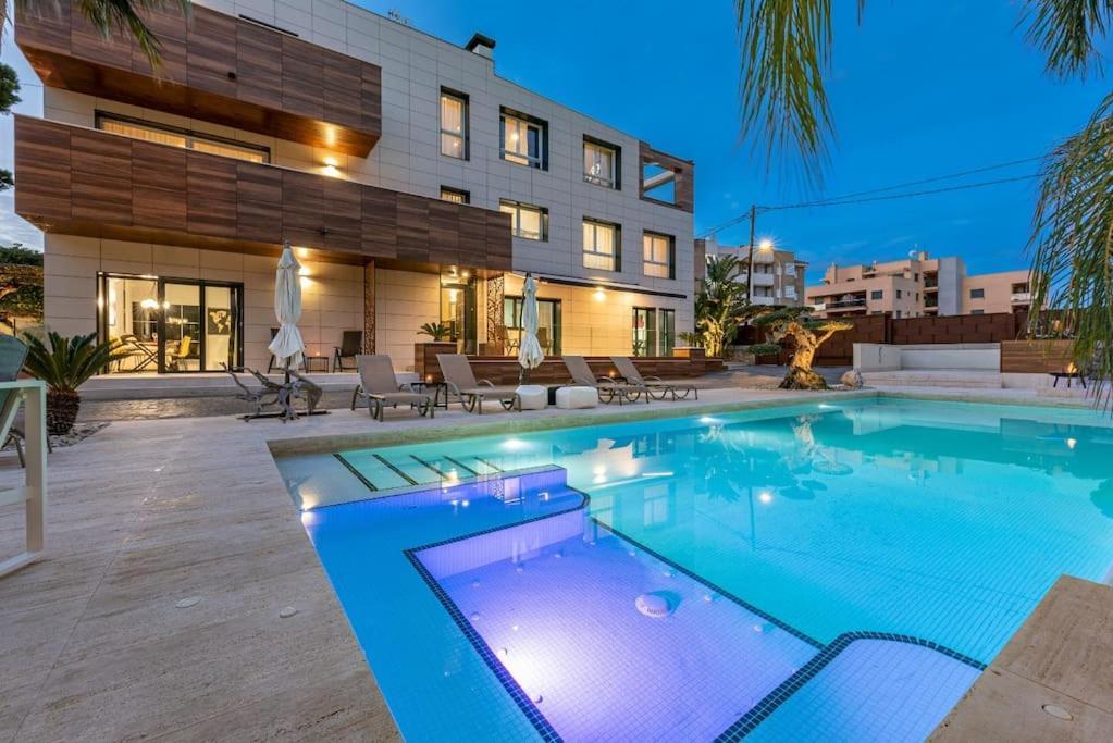 شقة Lusso E Relax Con Piscina A 2 Minuti Dal Mare ميامي بلاتجا المظهر الخارجي الصورة